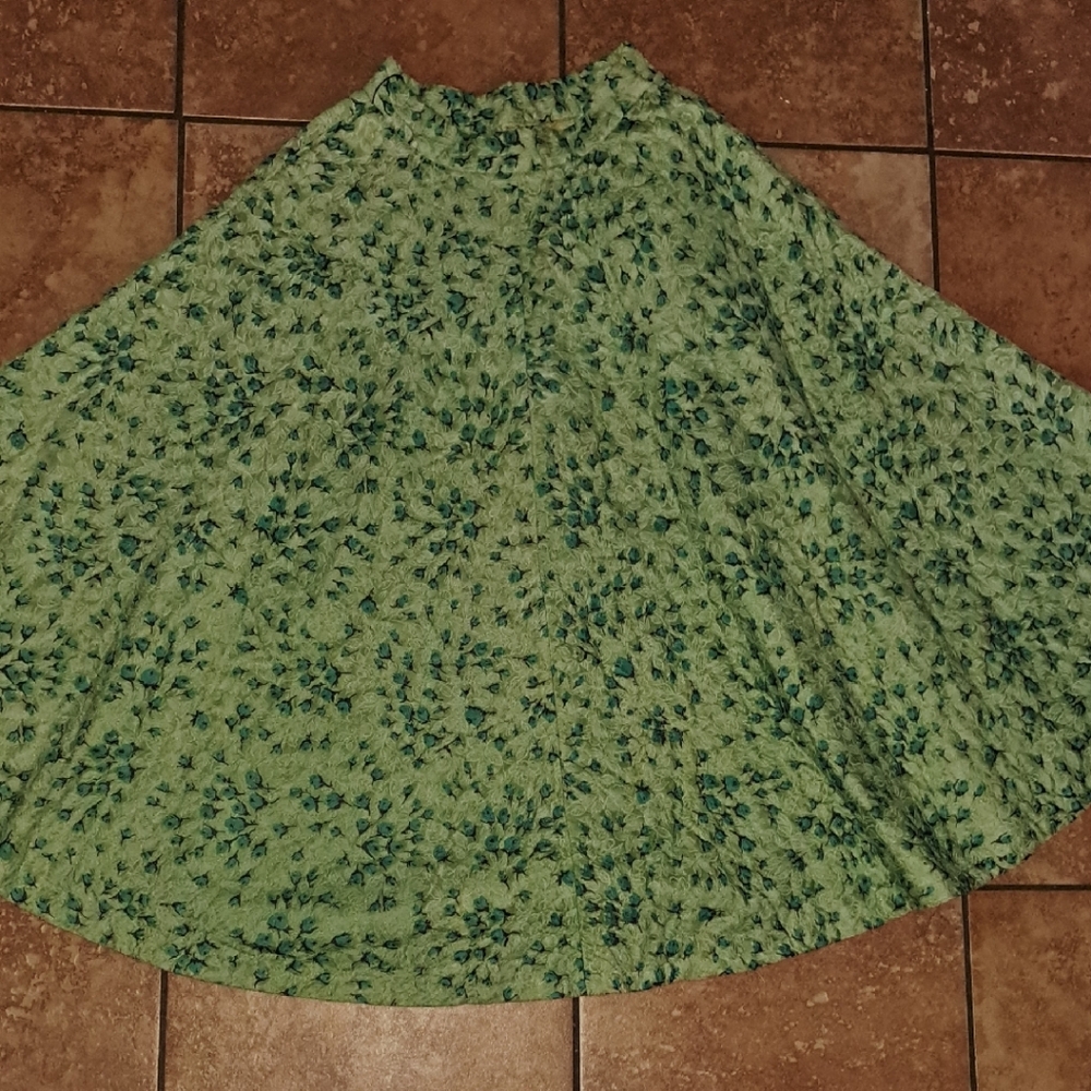 Green High-Low Maxi Skirt for Casual Wear